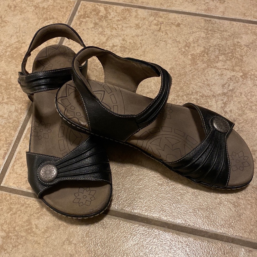 Taos Escape Black Leather Comfort Sandal  Women's Size  12